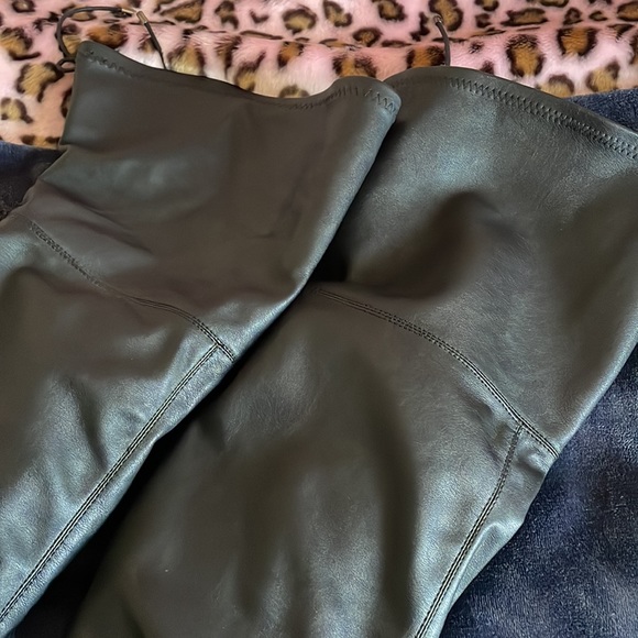 Hot! Faux leather LFL thigh high sneakers - Picture 4 of 9